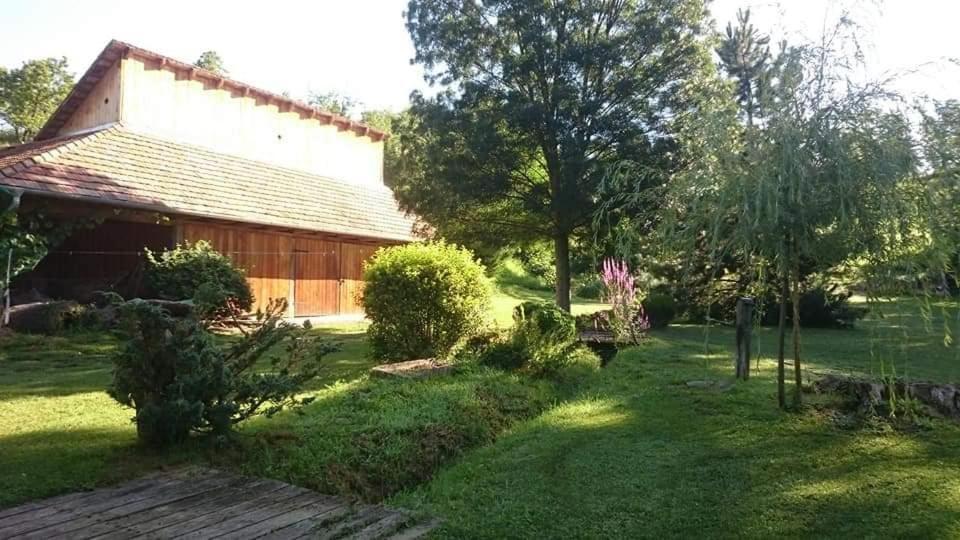 Vila Nyugalomsziget Kotcse Exteriér fotografie
